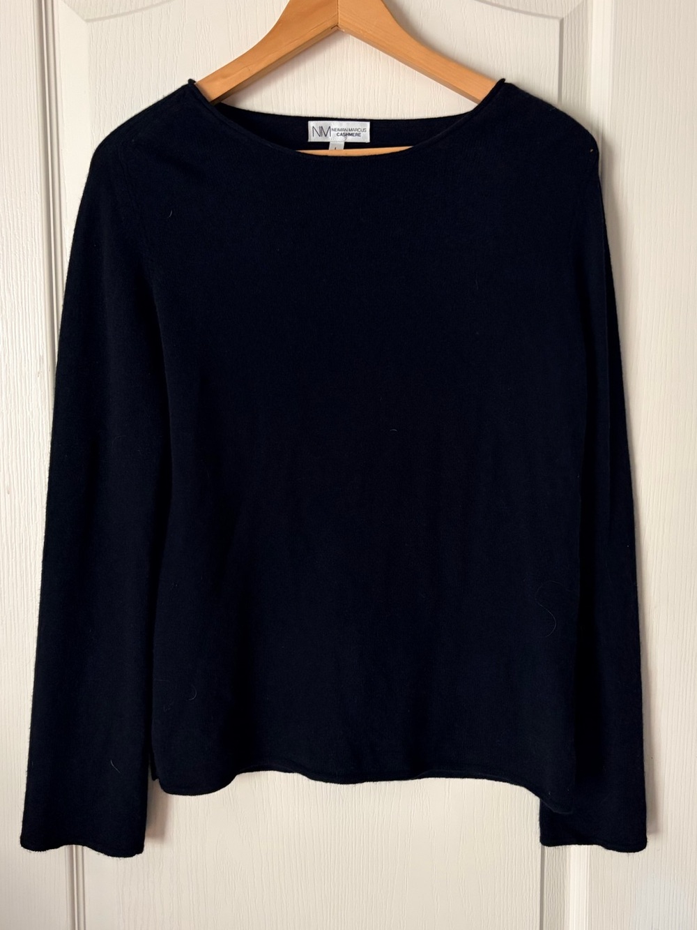 Neuman Marcus Cashmere Collection Black scoop neck sweater, size Large